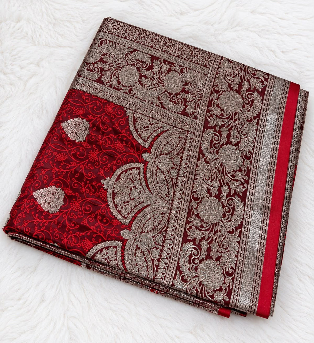 Weinroter Banarasi-Saree mit Zari-Webmuster