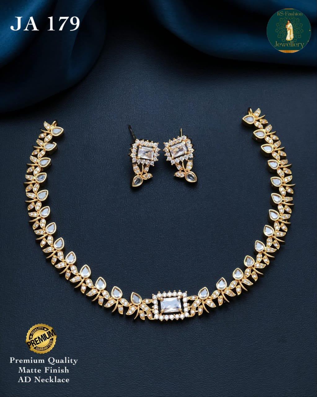 Covering necklace