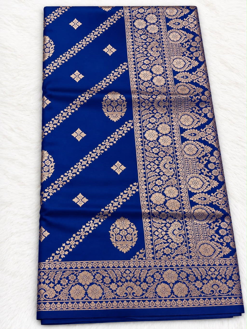 Banarasi Saree mit goldenem Zari-Diagonalmuster – 6 Farben