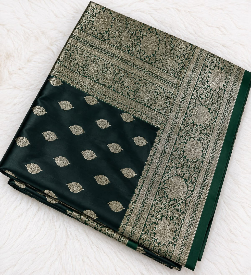 Dunkelgrüner Banarasi-Saree mit Zari-Webmuster