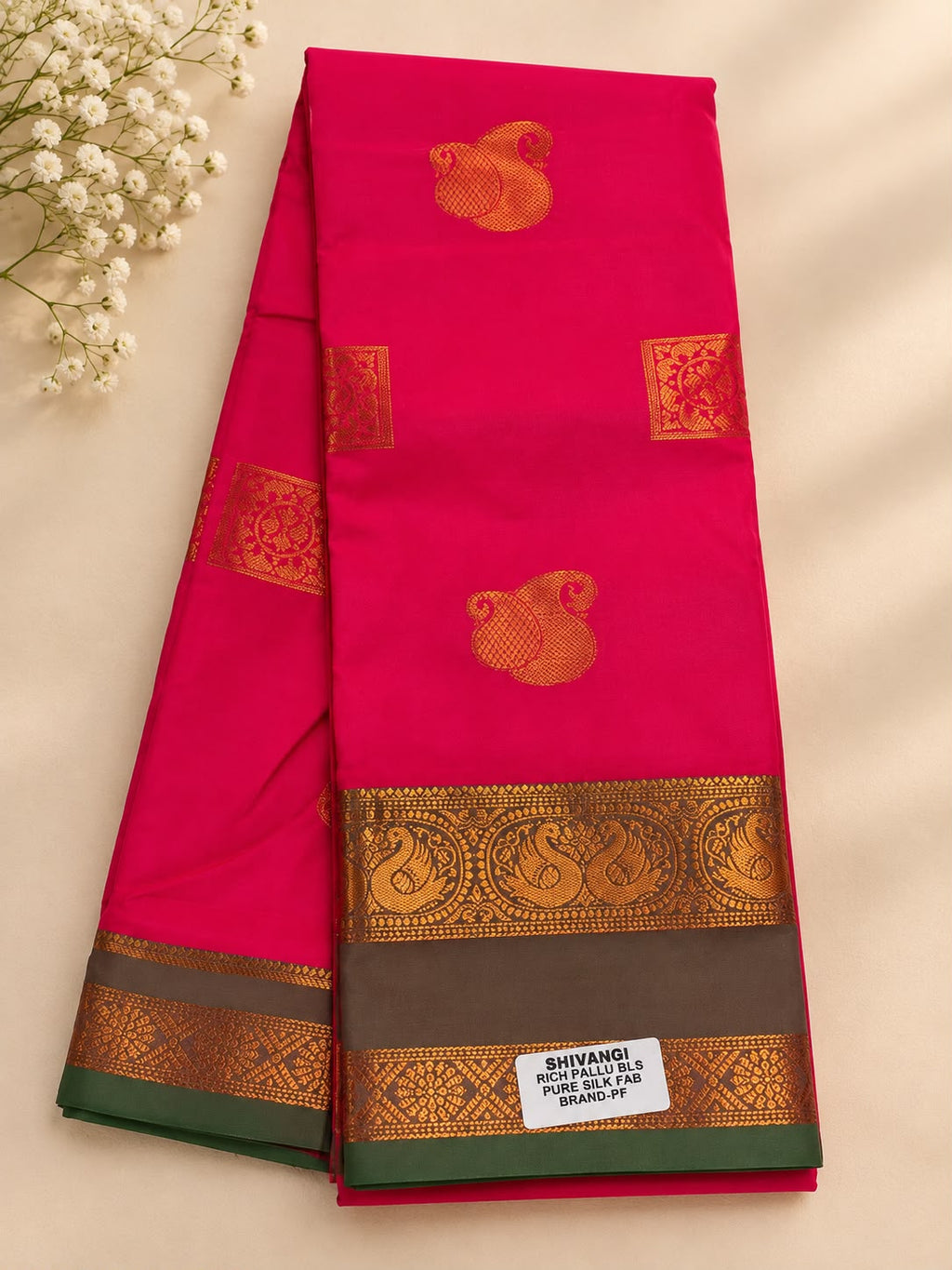 Saree mit goldfarbenen Pfauenmotiven und Kontrastbordüre