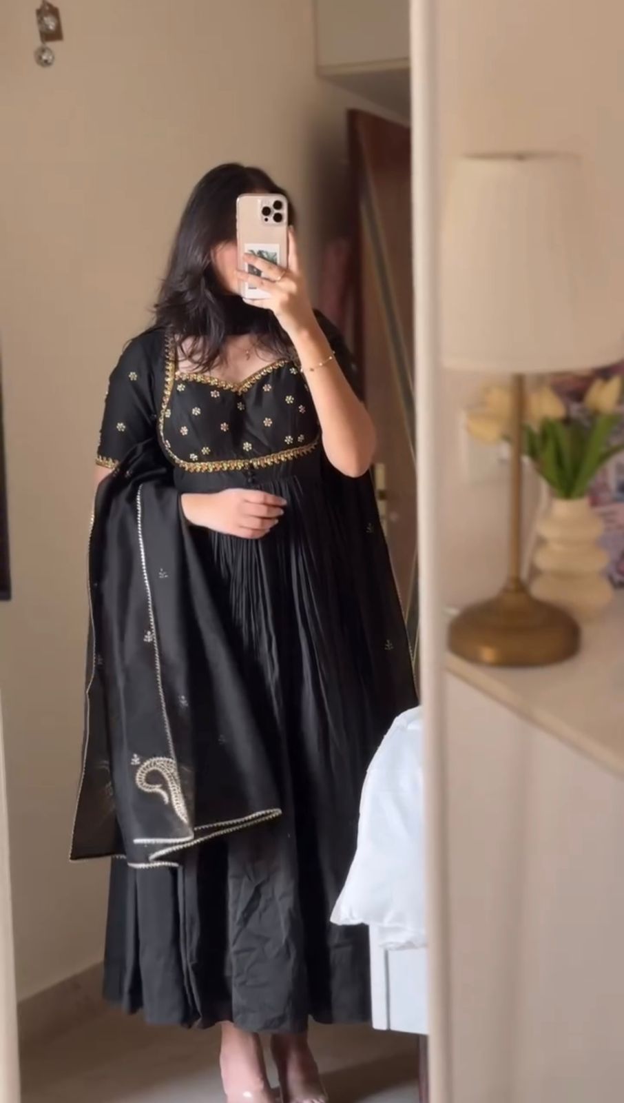 Schwarzes Vichitra Silk Gown-XXL