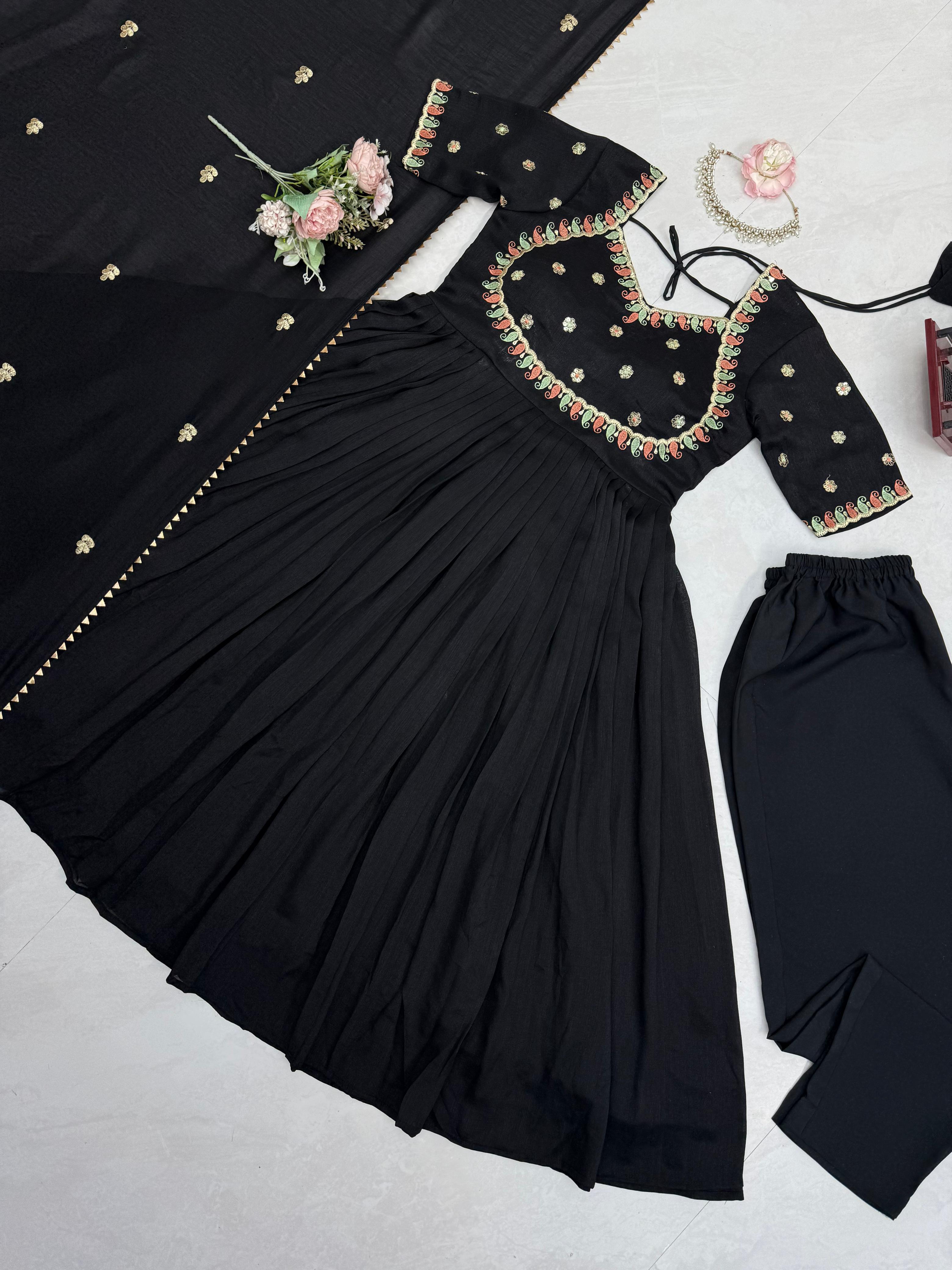 Schwarzes Vichitra Silk Gown-XXL