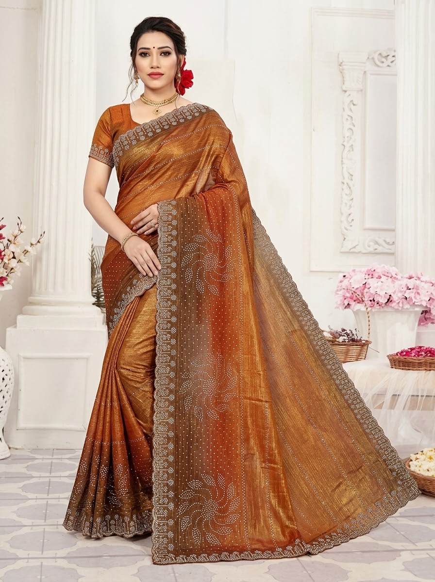 Goldbrauner Saree mit dekorativer Bordüre