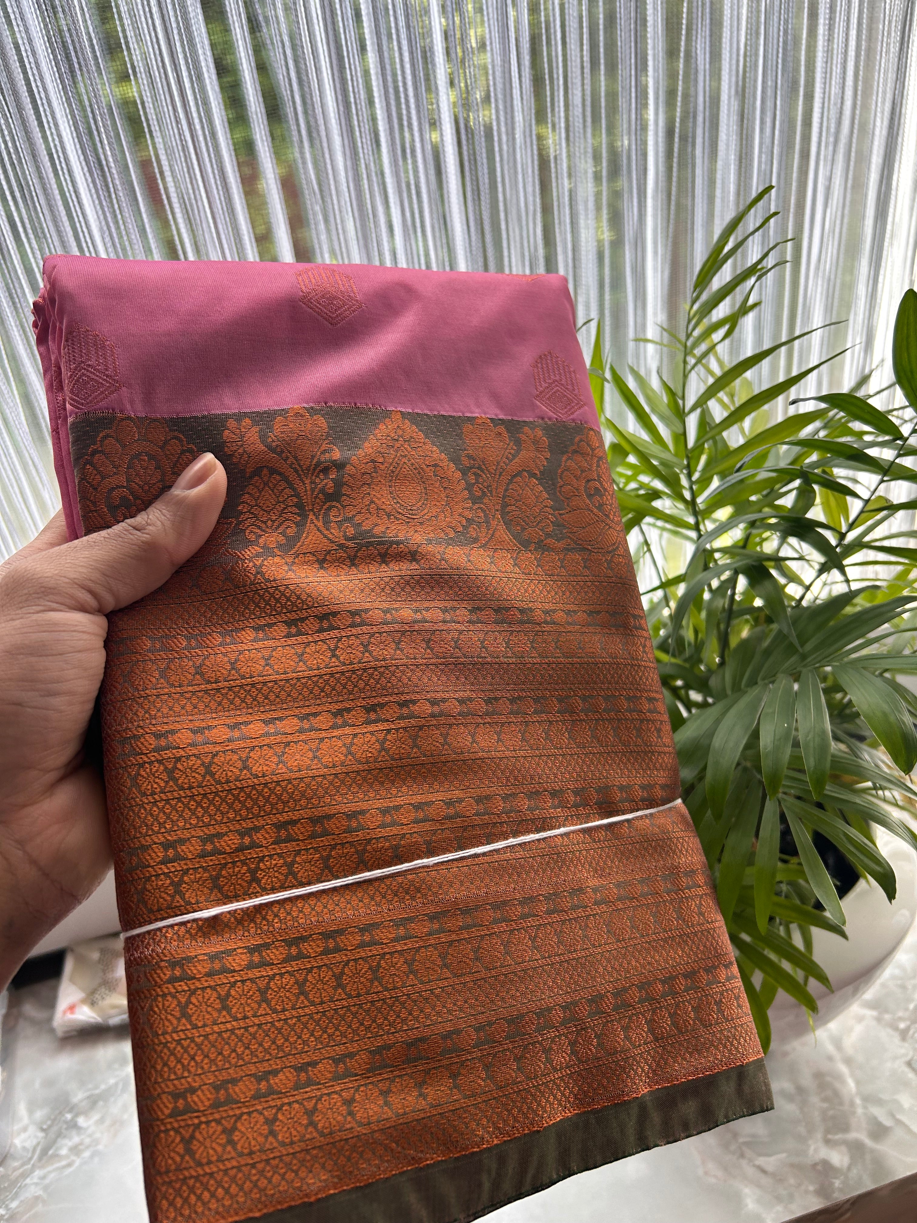 Kanjivaram Zijden Saree – Roze & Grijs