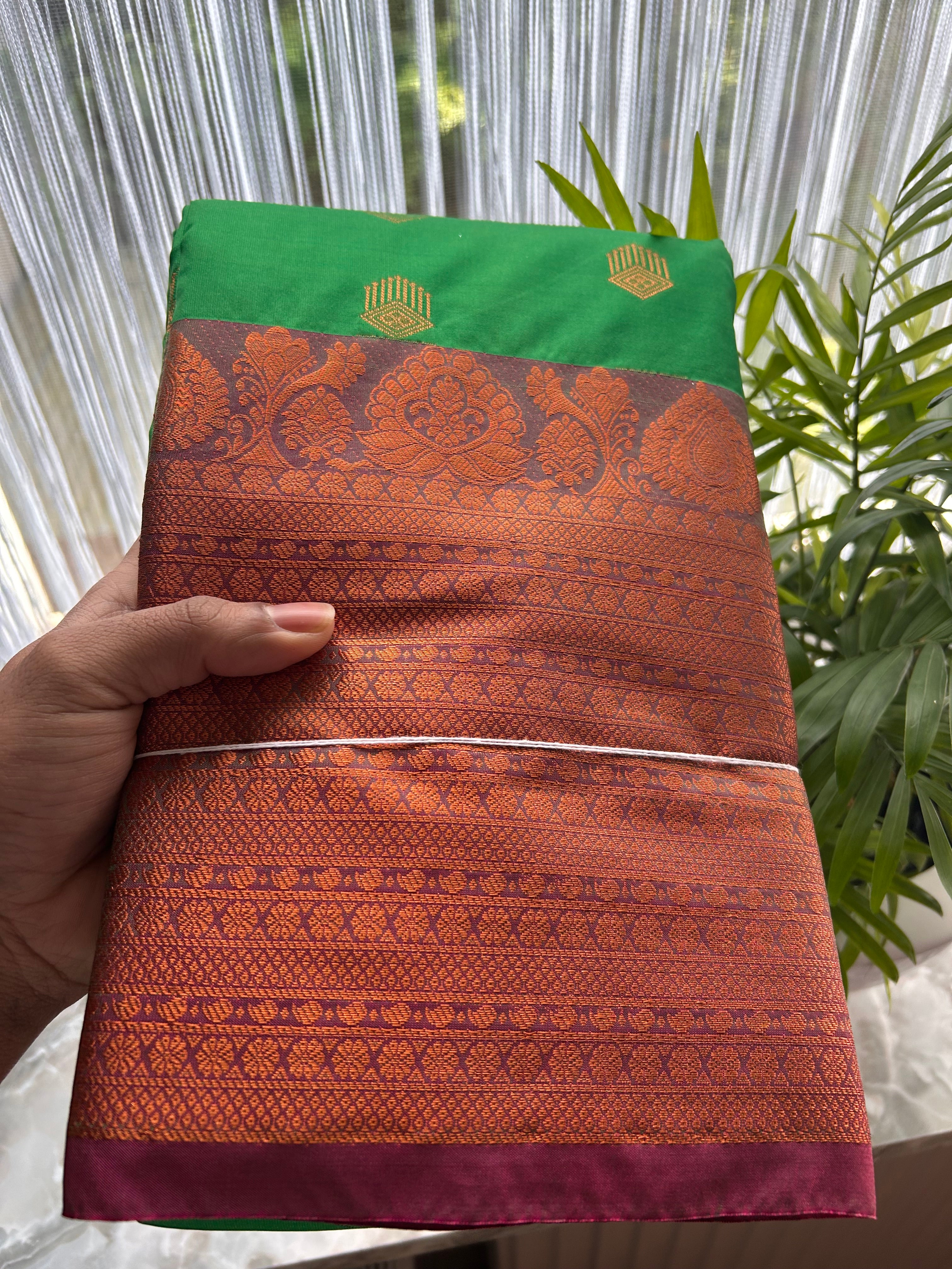 Kanjivaram zijden sari – koningsblauw & roze