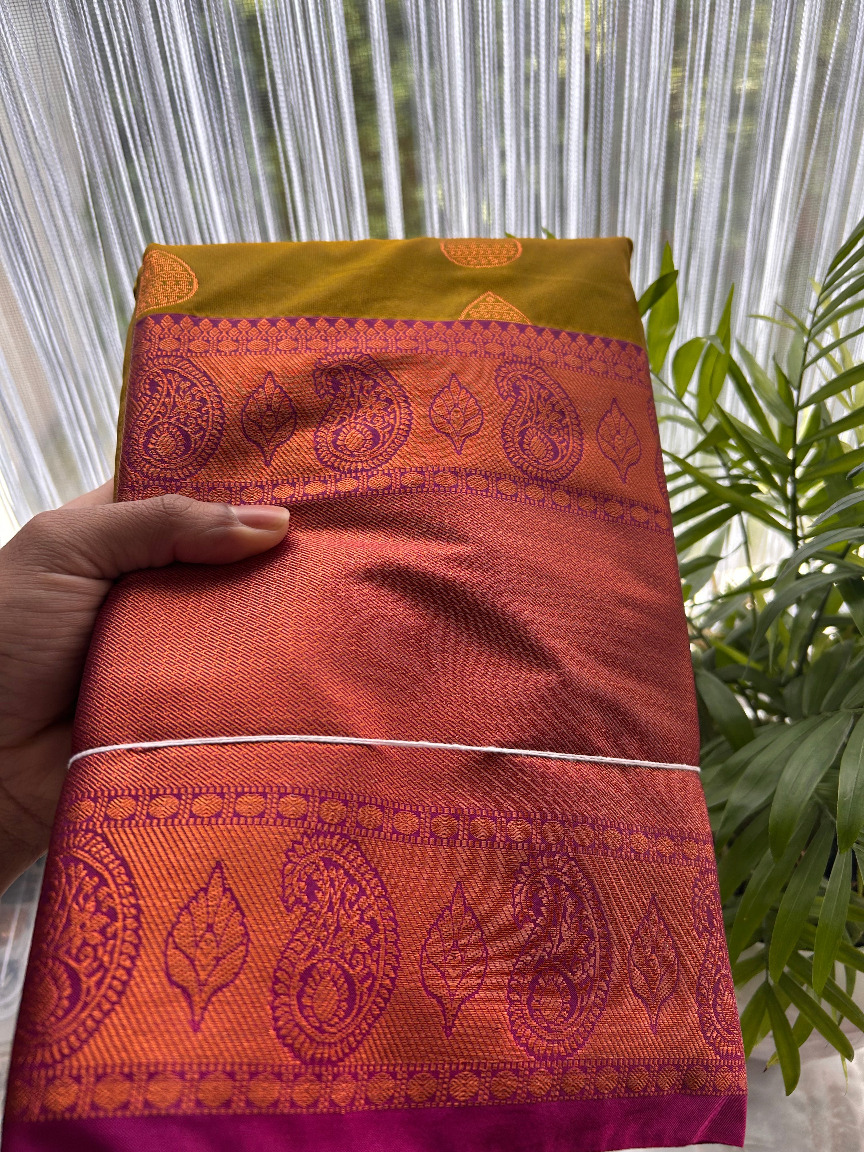 Kanjivaram zijden sari – Smaragdgroen & Roze