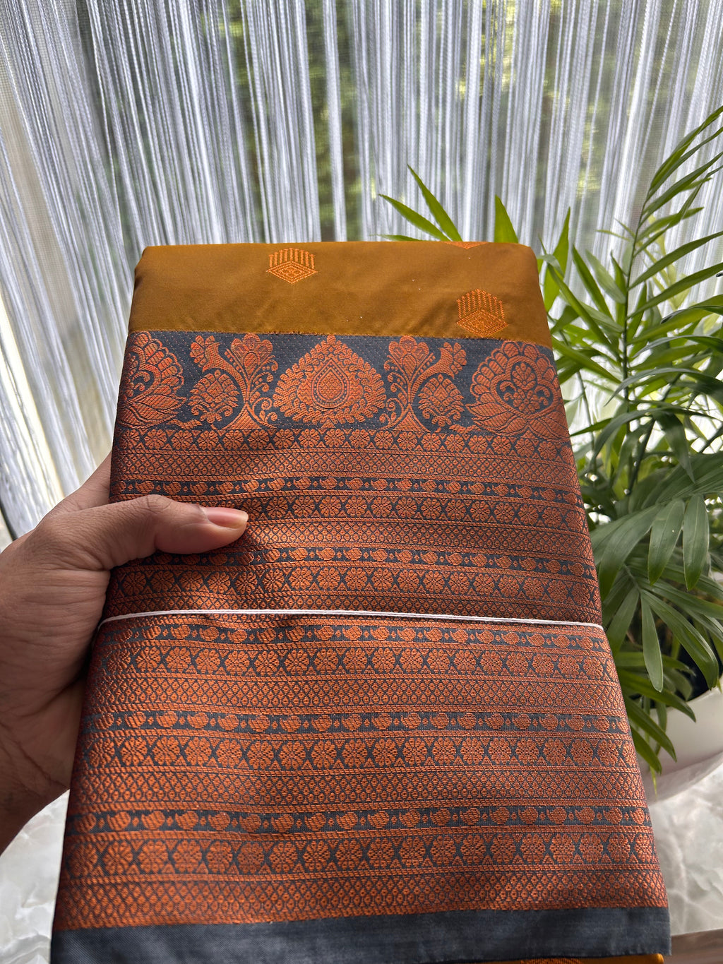 Kanjivaram zijden sari – paars & goud