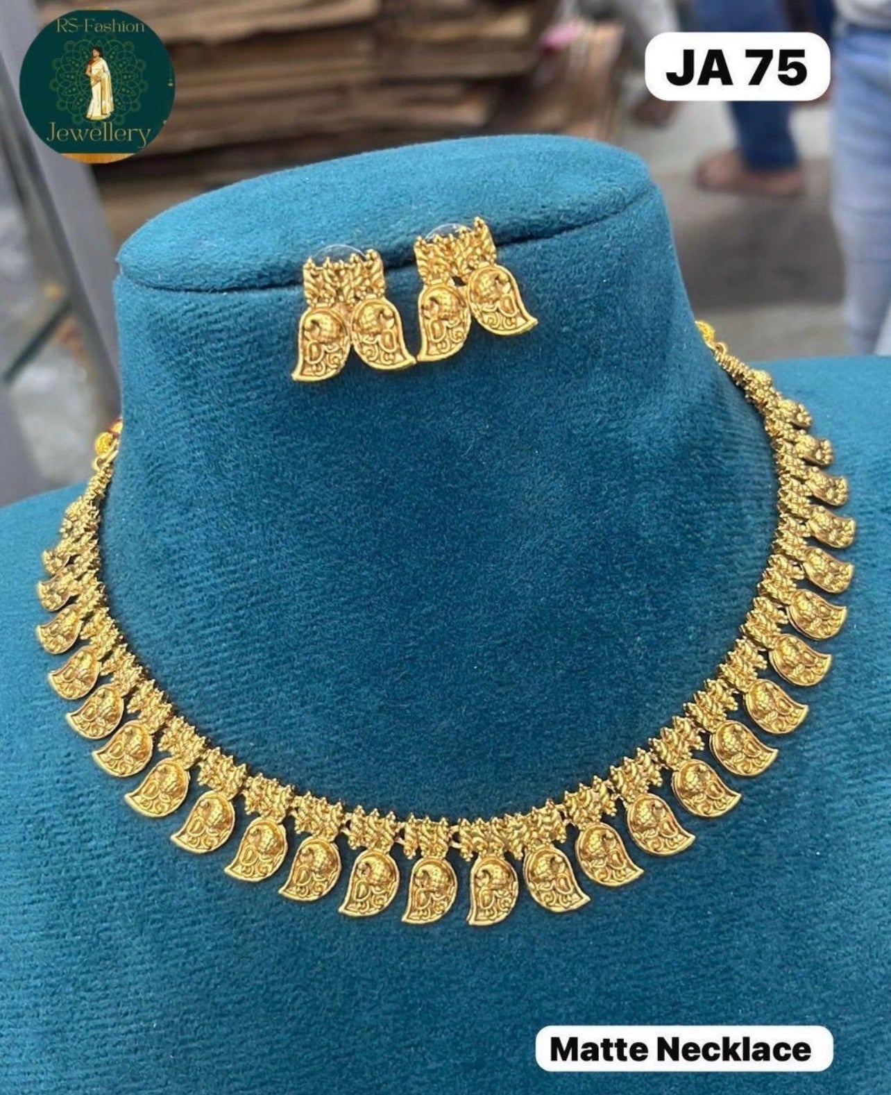 Matte Necklace Set