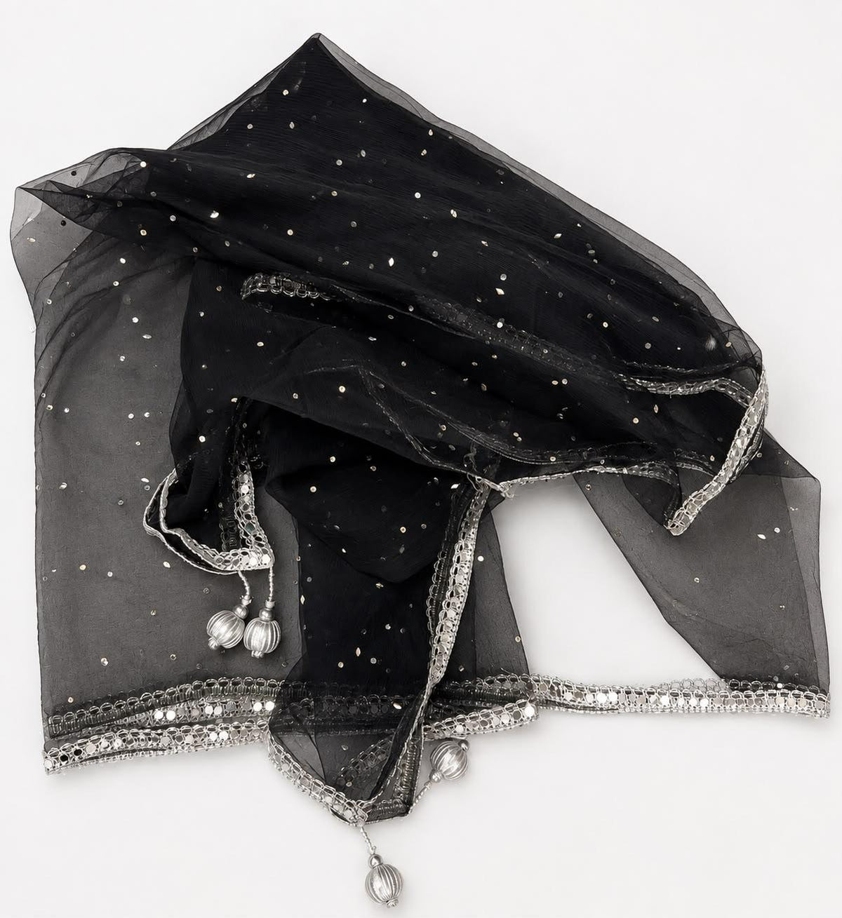 Schwarzes Lehenga-Set mit silberfarbenen Blumenmotiven und Dupatta
