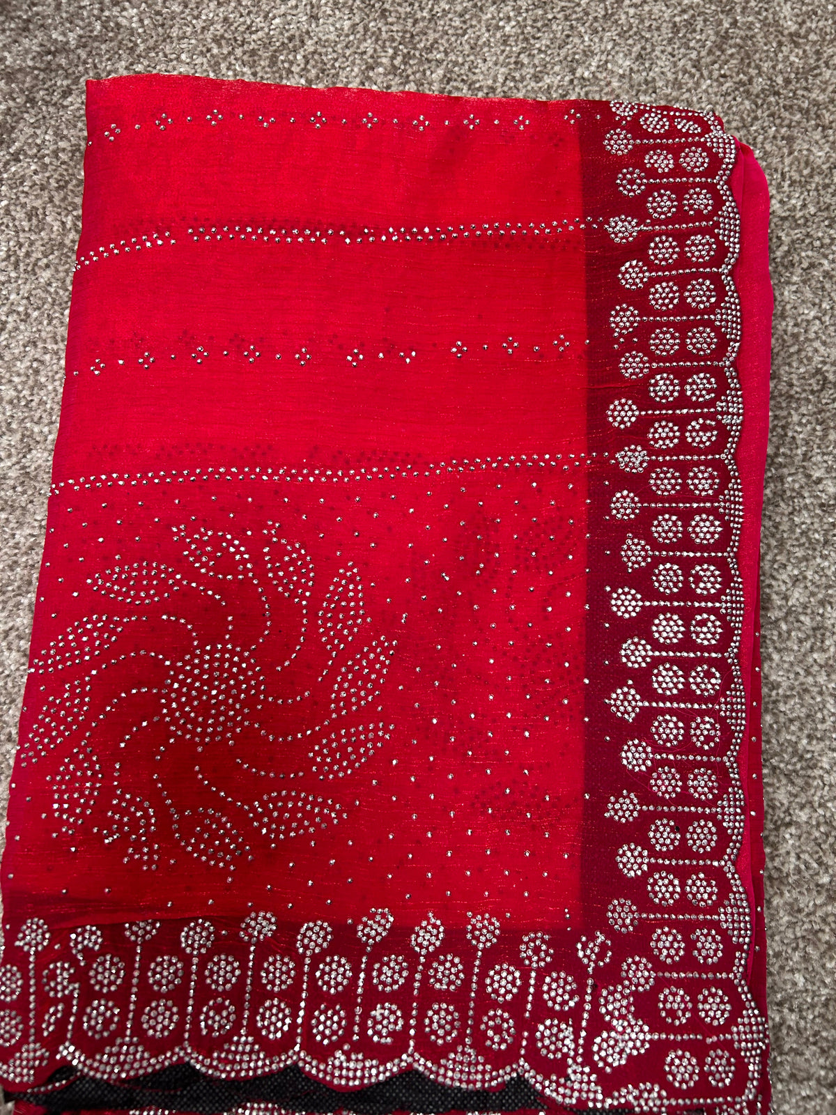 Pinker Saree mit dekorativer Bordüre