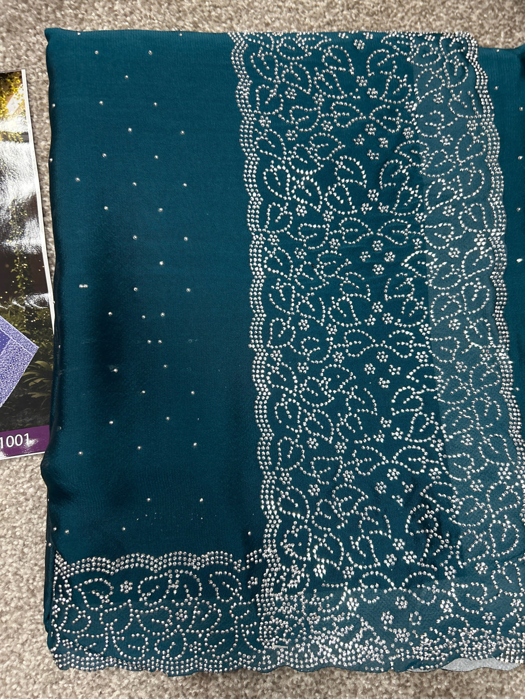 Petrolfarbener Saree mit floraler Glitzerbordüre