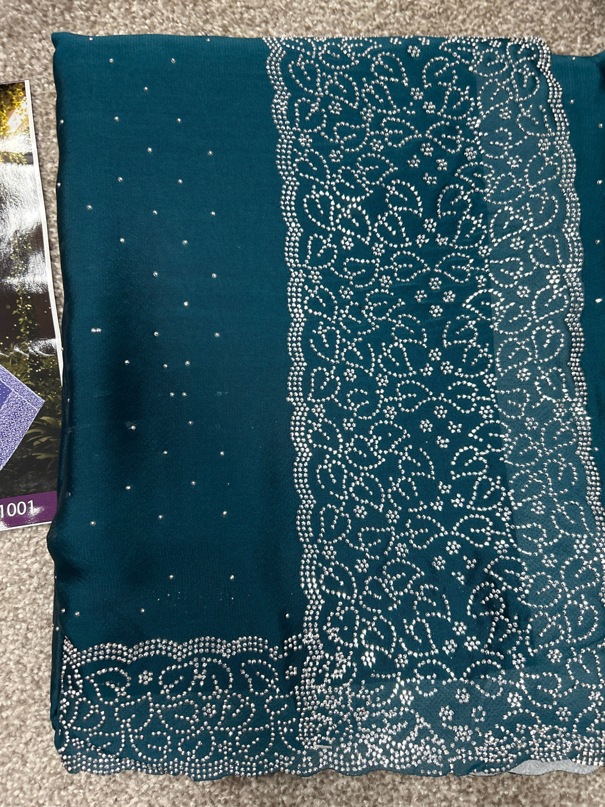 Petrolfarbener Saree mit floraler Glitzerbordüre