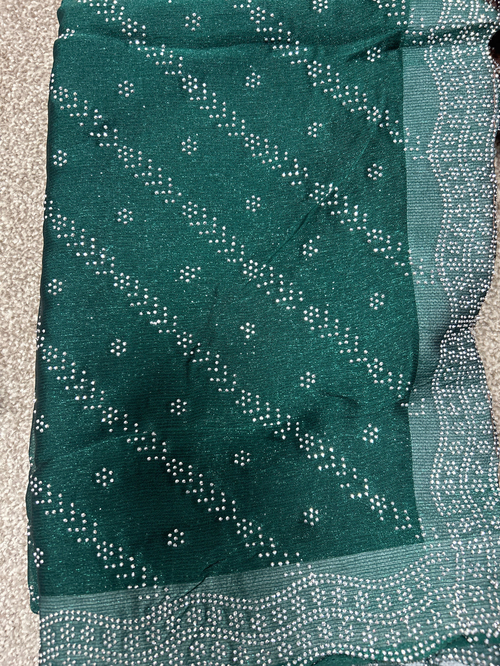 Dunkelgrüner Saree mit funkelndem Rankenmuster