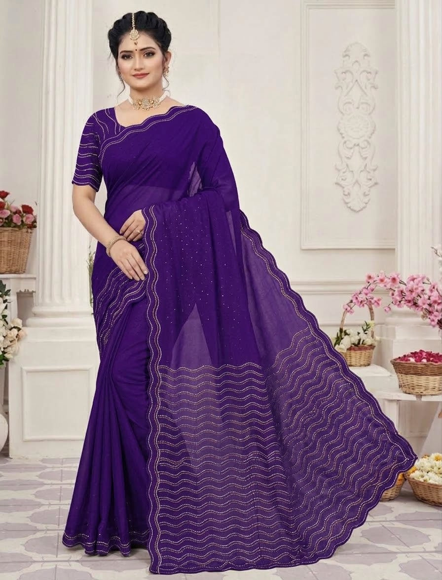 Violetter Saree mit glitzerndem Wellenmuster