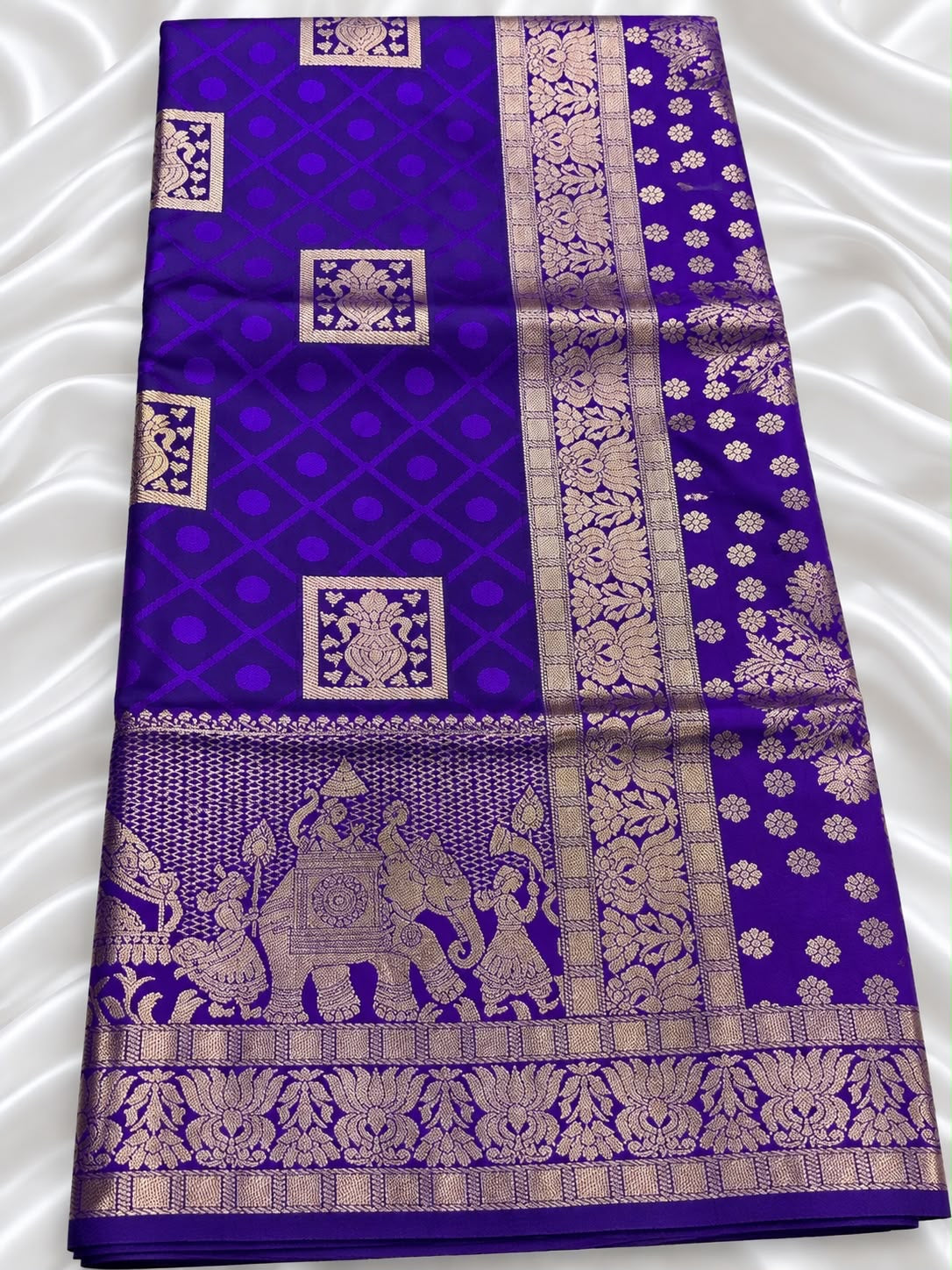 Banarasi Saree mit Elefanten-Bordüre und Zari-Rautenmuster