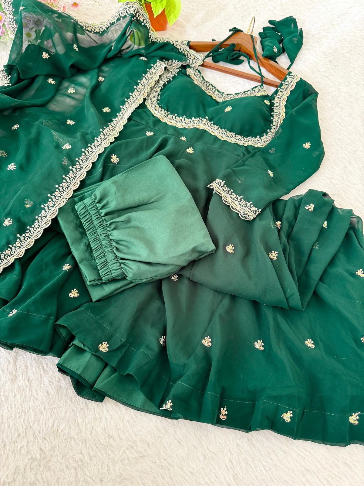 Party Wear Fox Georgette Gown Set mit Dupatta & Pant – Grün XXL